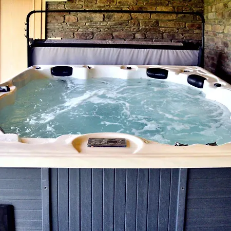 Peaceful Spa, Cleaning Included Dağ evi Septon